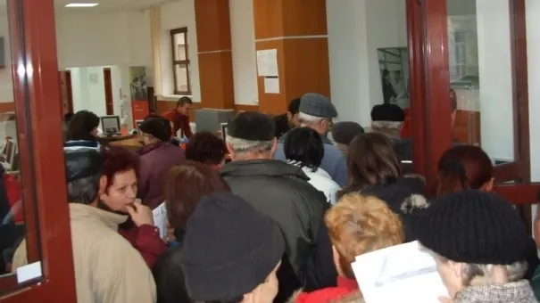 Sibienii au luat cu asalt ghişeele EON Gaz ca să îşi depună noile contracte