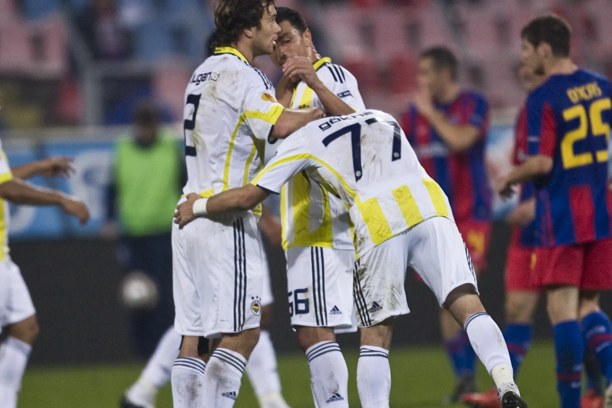 Scandal sexual la Fenerbahce! Patru fotbalişti, printre care şi Bilica, mari amatori de orgii sexuale!