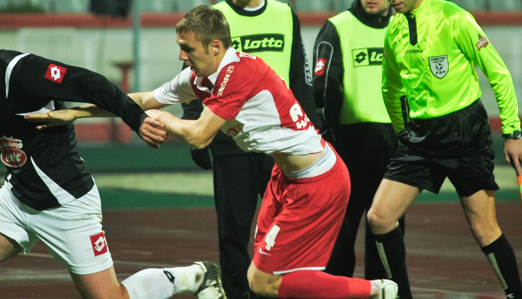 Dinu: \"Am luat un gol de cascadorii râsului! Moţi nu e un jucător de pretenţiile lui Dinamo\"