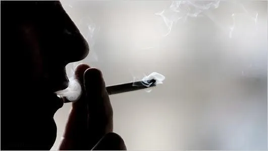 \"Fumatul ucide\" este, de fapt, un îndemn la fumat