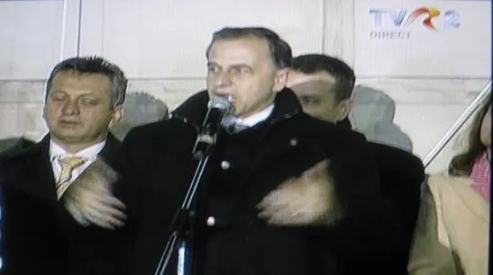 TVR2 şi-a întrerupt o emisiune pentru a difuza imagini de la mitingul lui Geoană de la Adamclisi. Vezi video!