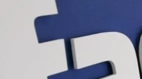Un mire şi-a actualizat profilul de Facebook, în timp ce se căsătorea 