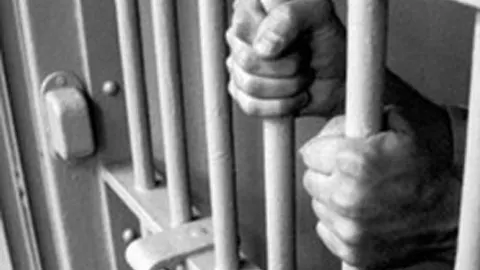 Procurorul-şef care ancheta dosarul permiselor din Covasna a fost arestat