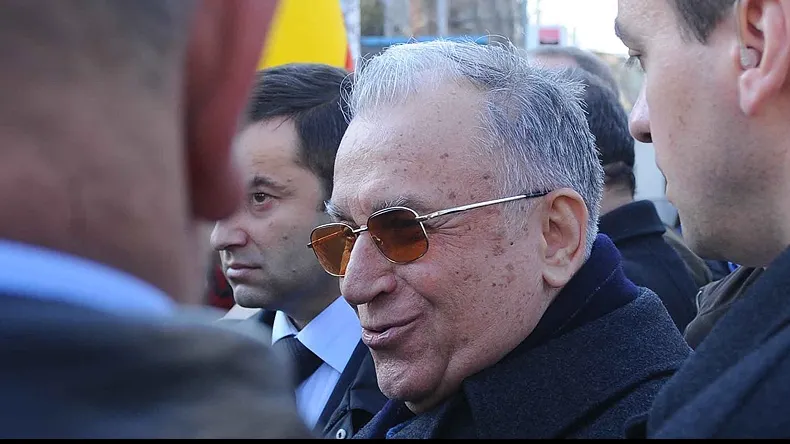 Iliescu: Cine crede că eu ar trebui să fiu la închisoare pentru Revoluţie nu e normal. Ar fi proteste în toată ţara!
