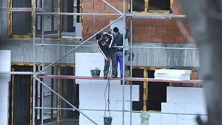 Unele locuințe vor fi izilate fonic, pentru reducerea zgomotului. Foto/Arhivă
