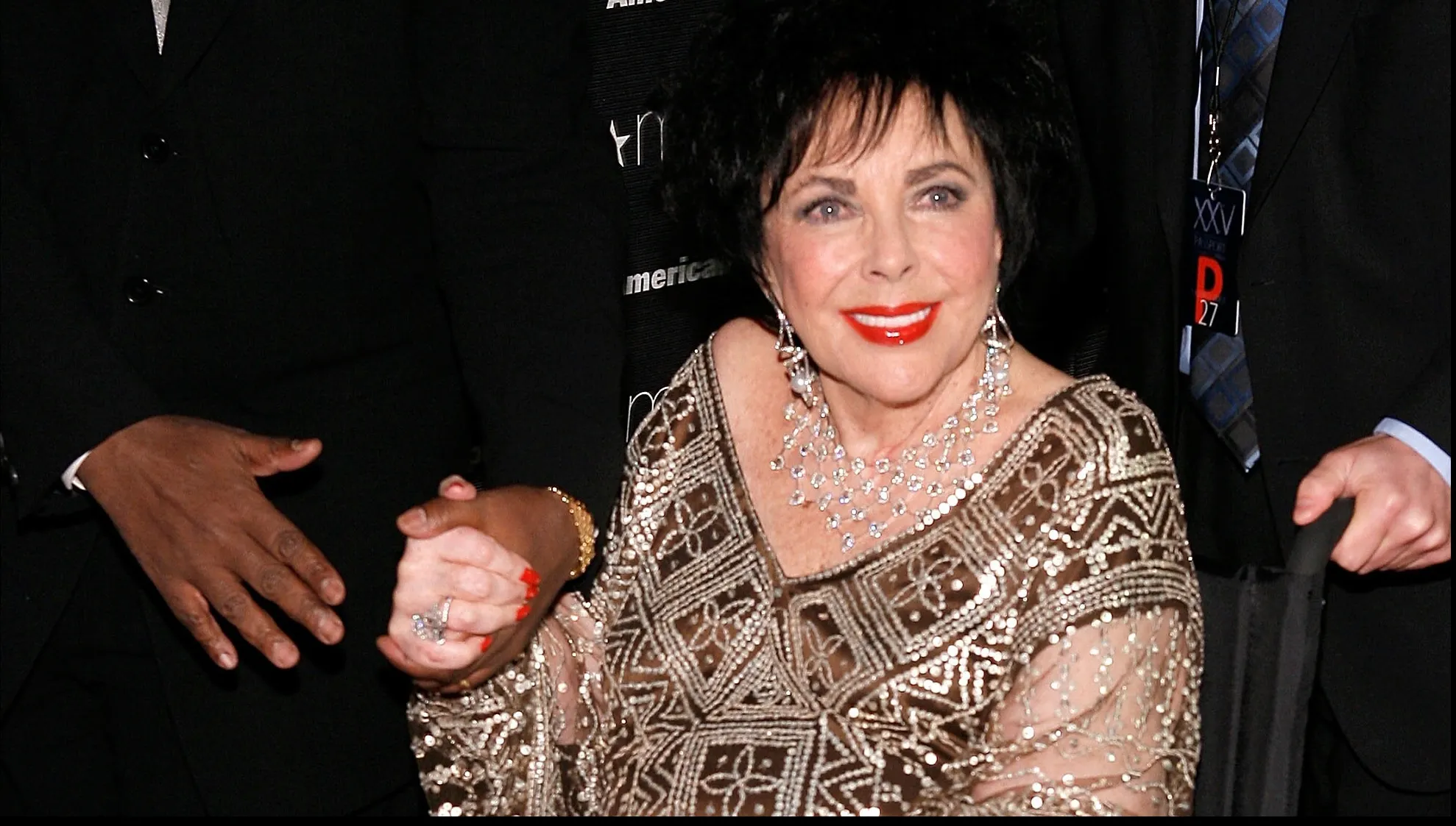 Liz Taylor, îndrăgostită de Twitter 