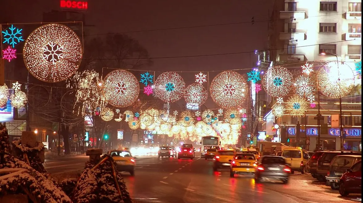 Sâmbătă s-au aprins luminile de sărbători în Bucureşti