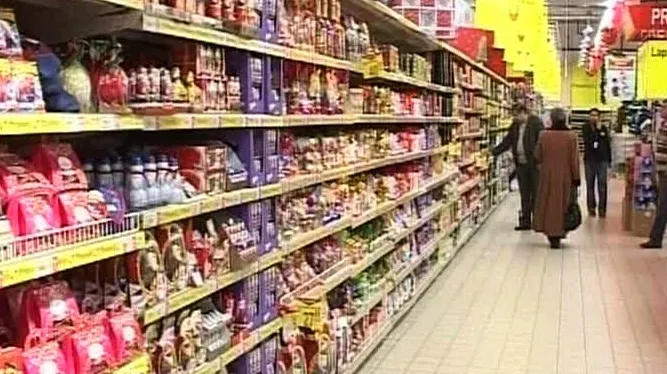 Marile magazine au fost invadate de români în căutare de cadouri