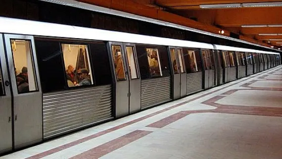 Metroul şi autobuzele vor circula după un program special în perioada sărbătorilor de iarnă