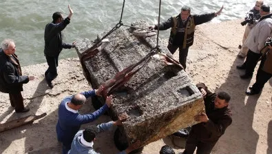 Arheologii egipteni au salvat un pilon din oraşul subacvatic al Cleopatrei