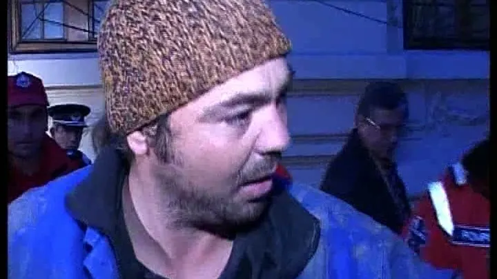 Un muncitor din Piteşti a fost prins sub un mal de pământ în timp ce săpa o canalizare 