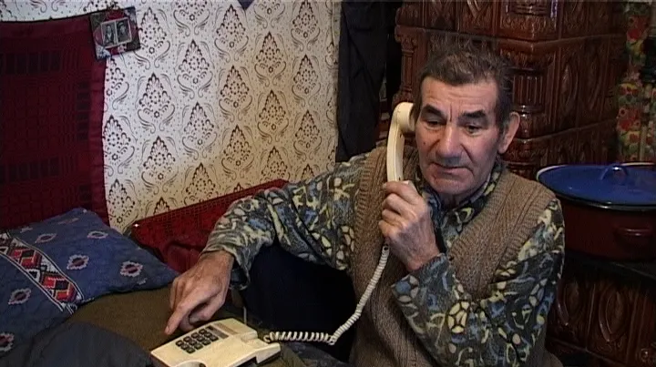 Sute de persoane dintr-un sat mureşean au rămas izolate de lume, după ce cablurile de telefonie fixă au fost furate