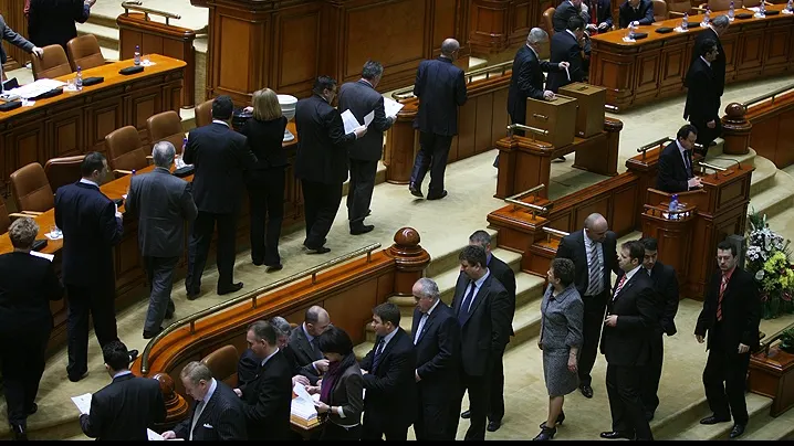 Parlamentarii PSD vor da un \"vot disciplinat\" împotriva noului Guvern Boc, cu bilele la vedere