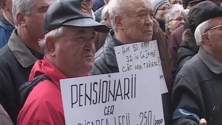 200 de pensionari clujeni au avut de ales între pensie şi salariu