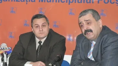 PD-L Vrancea exclude consilierii care nu i-au făcut campanie lui Băsescu
