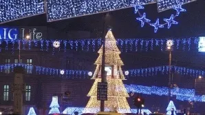 De 1 Decembrie s-au aprins luminiţele în principalele oraşe ale ţării. VEZI VIDEO
