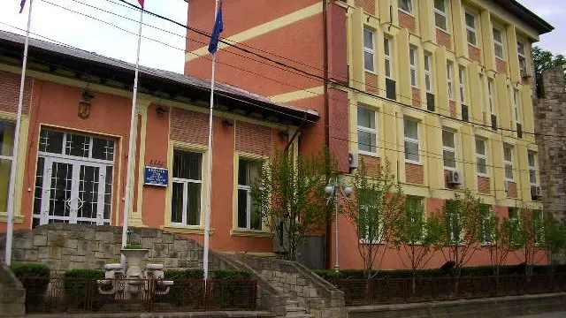 Primăria Piatra Neamţ a împărţit duminică seară pachete celor care au votat 