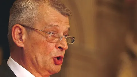 Oprescu: Vanghelie e bântuit de viziuni extatice, tip Apostol Bologa