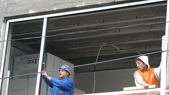 Piaţa de termopane se înjumătăţeşte în 2010 