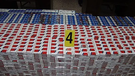 Poliţiştii braşoveni au confiscat peste 2.000 de pachete de ţigări de contrabandă