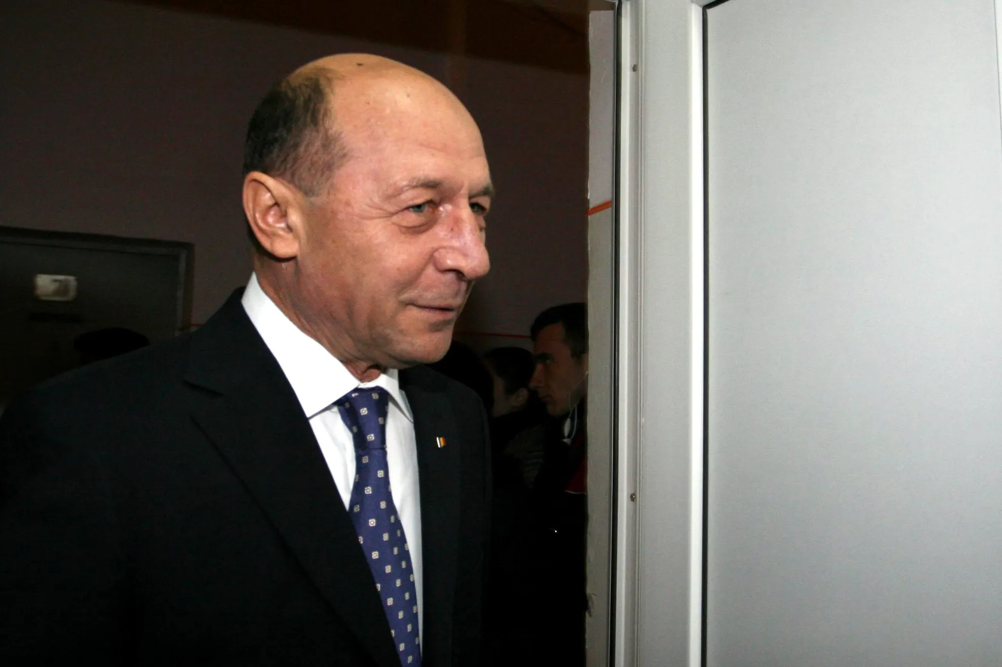 Din culisele PD-L: Băsescu a luat-o... pe arătură în drumul spre victorie