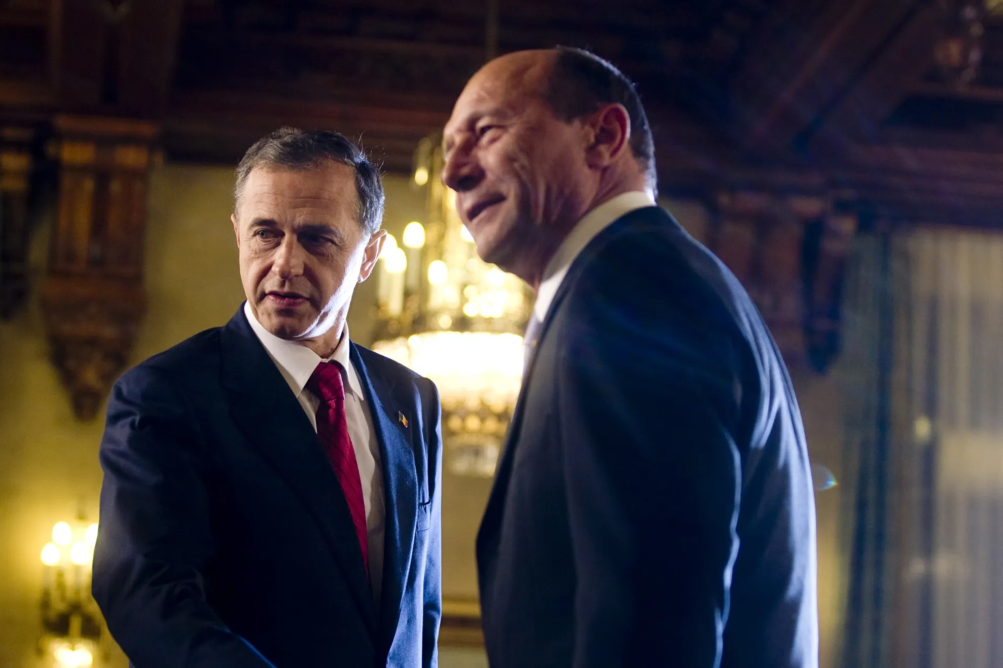 629 de voturi valide pentru Băsescu, 551 pentru Geoană, după renumărarea parţială a voturilor nule