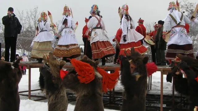 Festivalul de Datini şi Obiceiuri Strămoşeşti de la Comăneşti a ajuns la a XIV-a ediţie  