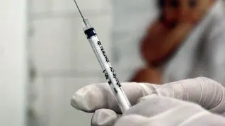 Raed Arafat: Medicii care refuză vaccinarea împotriva gripei noi reprezintă un pericol pentru populaţie