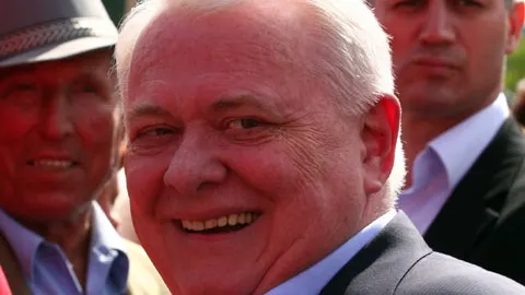 Viorel Hrebenciuc: Nu poţi să salţi de pe stradă un senator al României ca şi cum este ultimul borfaş
