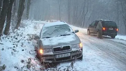 Doi directori din cadrul CNADNR au fost demişi, pentru că nu au făcut faţă ninsorilor din ultimele zile