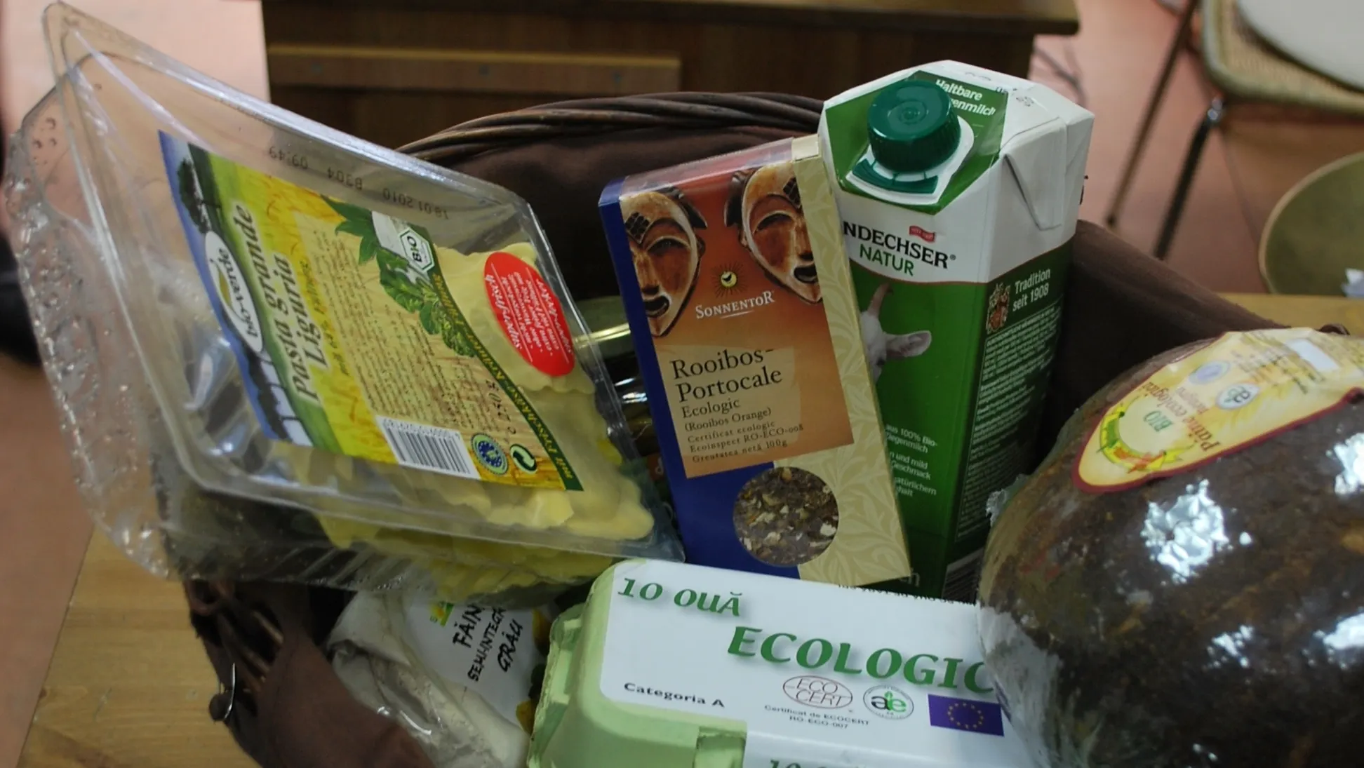 De unde provin alimentele ecologice vândute în supermarketuri 