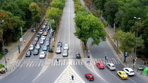 Trafic restricționat și autobuze deviate pe bulevardul Kiseleff, până luni dimineață: ce alternative au bucureștenii