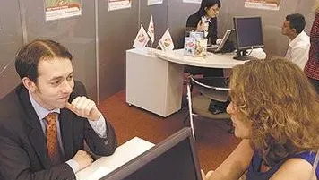 Femeile continuă să fie mai prost plătite decât bărbații. Cele mai mici salarii sunt în Neamț