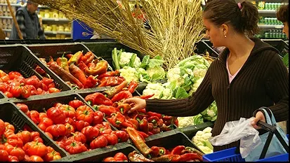 Top scumpiri și ieftiniri în 2015. Fructele mai scumpe cu 21%, ouăle mai ieftine cu 26%