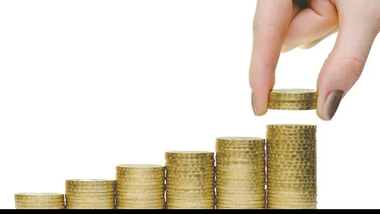 Românii de până în 40 de ani încep să economisească mai mult