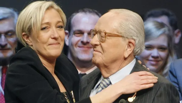 Extrema dreaptă din Franța, bulversată de conflictul din familia Le Pen