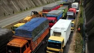 Problema transportatorilor români blocați în Regatul Unit, prezentată la Bruxelles