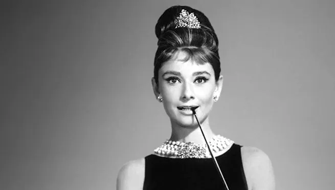 AUDREY HEPBURN: Cine a fost de fapt AUDREY HEPBURN, cea mai frumoasă femeie a secolului