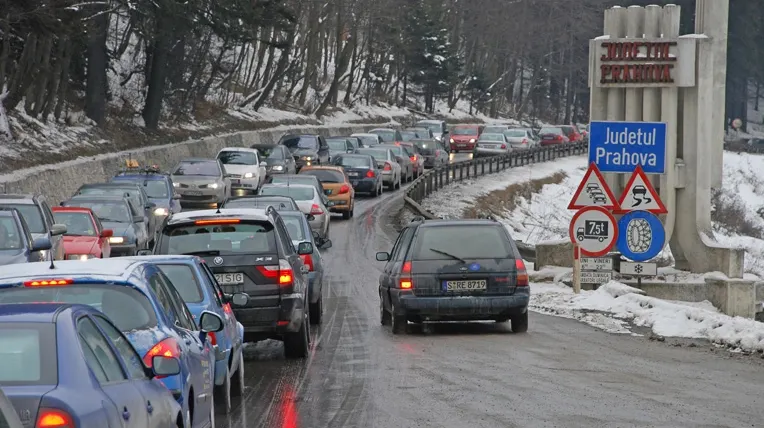 Trafic rutier aglomerat pe Valea Prahovei