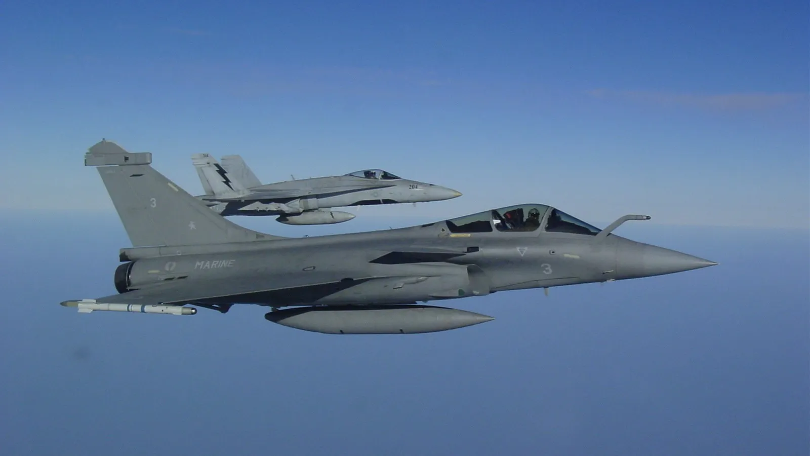 Opt avioane de luptă franceze şi britanice, mobilizate în statele baltice
