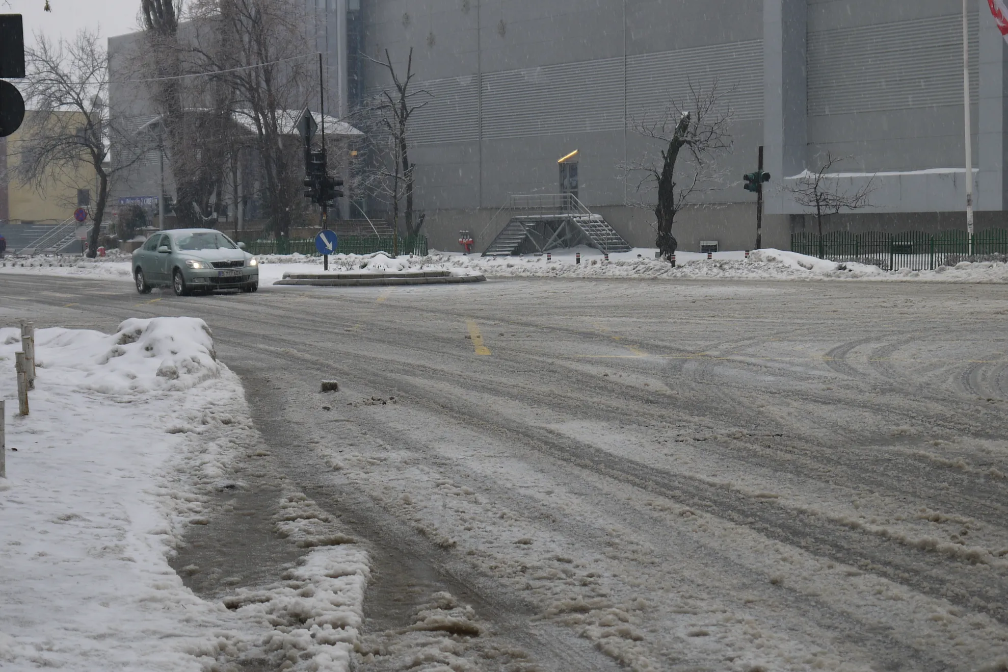 'Ploaie înghețată' în Capitală. Avertizare pentru şoferi 