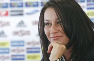 Raluca Sandu se pregateste sa nasca a doua oara, iar fostul sot i-a dat o mare lovitura