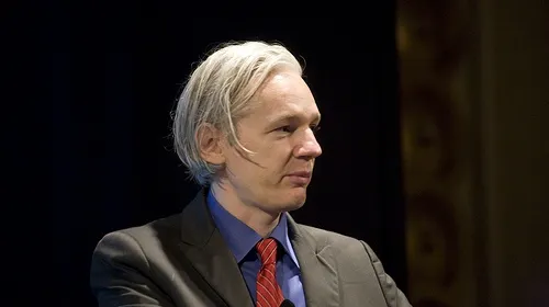 Julian Assange se predă
