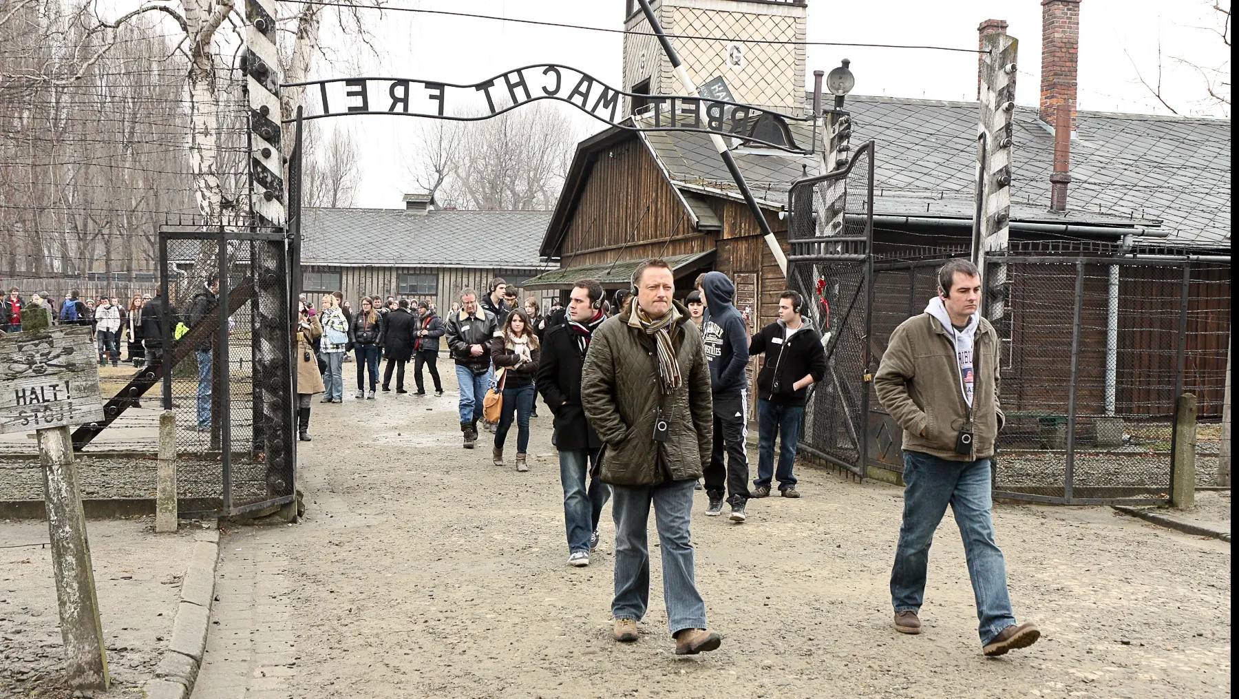 Supravieţuitori de la Auschwitz: "A fost un miracol că am ieşit de acolo"