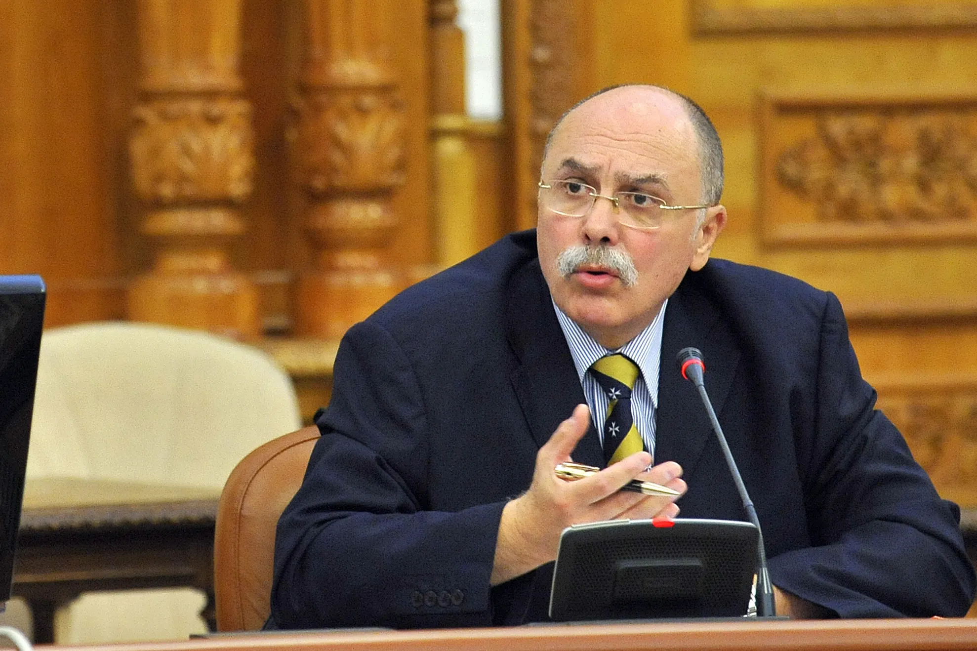 Legea nu prea prevede asemenea procedura, a facut-o Curtea Constituțională acum. Se dorește menținerea lui Iohannis cateva luni la presedintie”