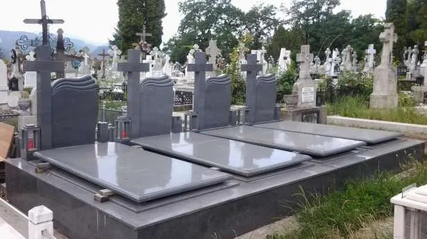 Au apărut înșelătoriile prin care escrocii se dau preoți și promit cavouri-monument