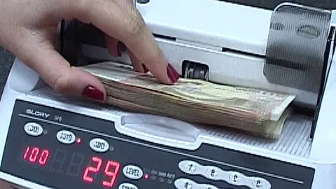 LEGEA care îngrozeşte băncile: Românii ar putea plăti RATE MAI MICI la credite