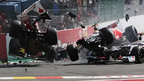 Accident spectaculos în Formula 3. Ce au pățit piloții