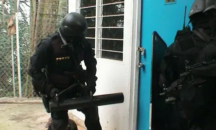 Percheziții la mai multe ,,fabrici'' clandestine de tutun