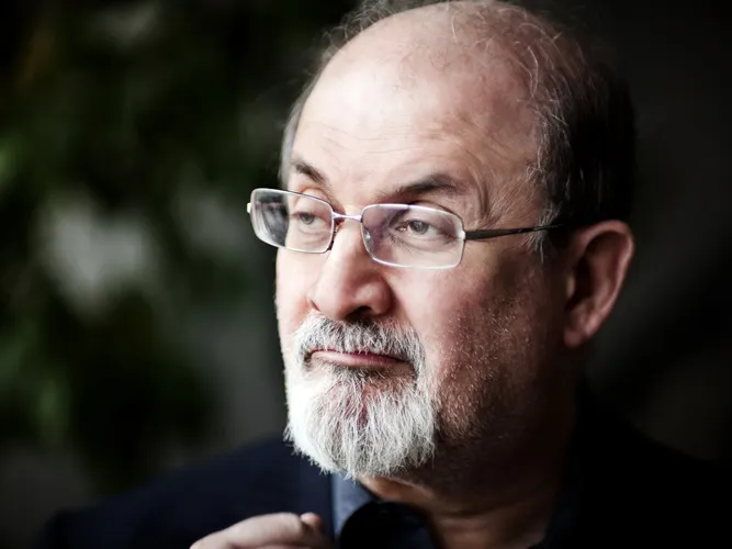 Scriitorii şi-au pierdut influenţa în Occident, spune Rushdie